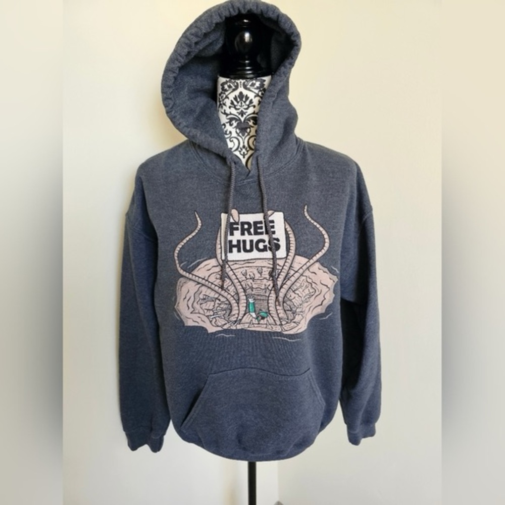 Mandelorian inchFree HugsinchSweater